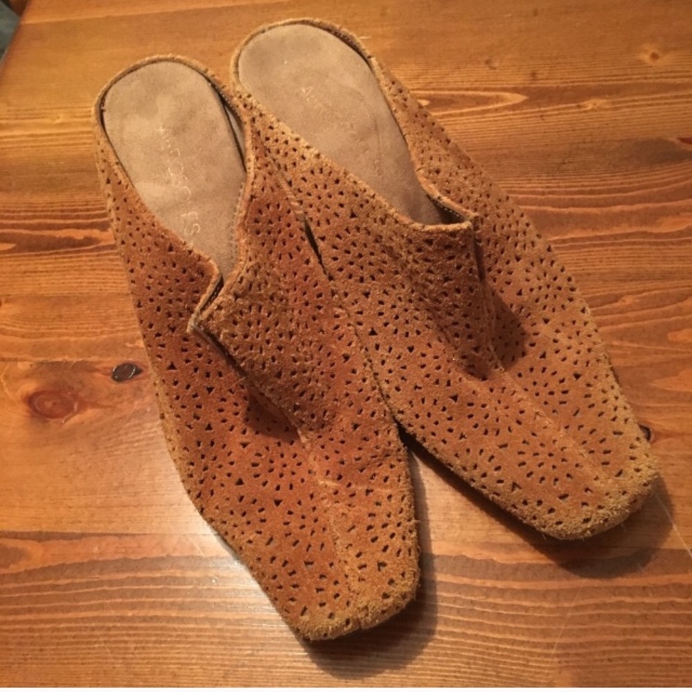 Tan Perforated Suede Mule Heels w Square Toe - 7.5 - Picture 8 of 8